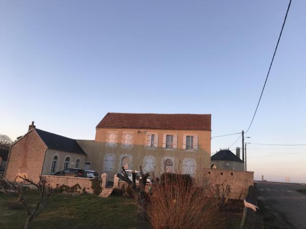 Mairie et ancienne école de SARRY